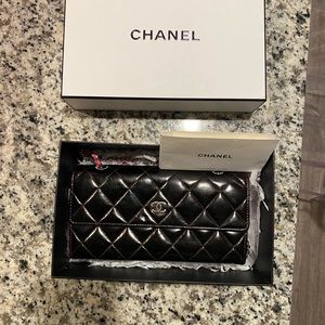 CHANEL Matelasse Patent Flap Wallet